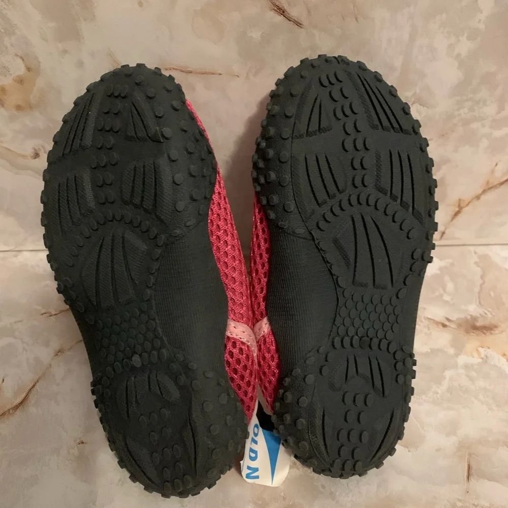 Old Navy 8 toddler water shoe slip on slipper grip beach pool gray pink stretch